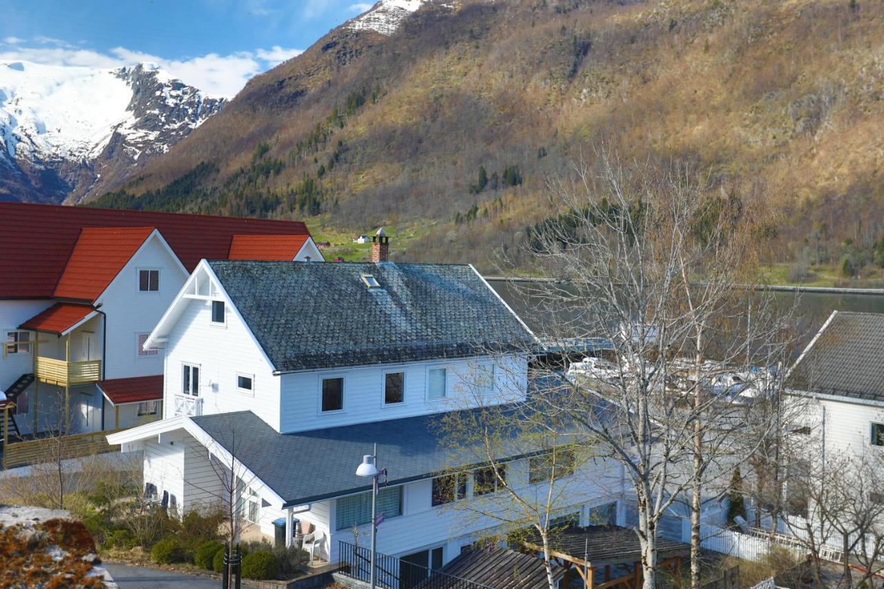 Svingen Apartments Balestrand Exterior photo